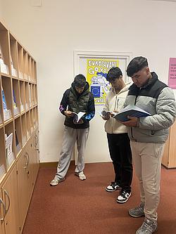 BAMF-Sprachkursteilnehmer der Eckert Schulen Augsburg bei einer Exkursion bzw. Stadt Rallye