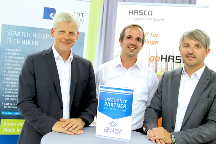 Markus Johannes Zimmermann (Geschäftsführer der Dr. Eckert Akademie), Christian Hümmer (Technischer Verkäufer, Team Südost/HASCO) und Carsten Seefelder (Fachbereichsleiter bei den Eckert Schulen) Markus Johannes Zimmermann (Geschäftsführer der Dr. Eckert Akademie), Christian Hümmer (Technischer Verkäufer, Team Südost/HASCO) und Carsten Seefelder (Fachbereichsleiter bei den Eckert Schulen)