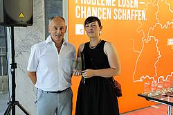 Impressionen von der feierlichen Semesterabschlussfeier am Campus Regenstauf mit Absolventinnen und Absolventen, Ehrengästen, Auszeichnungen und musikalischen Beiträgen.