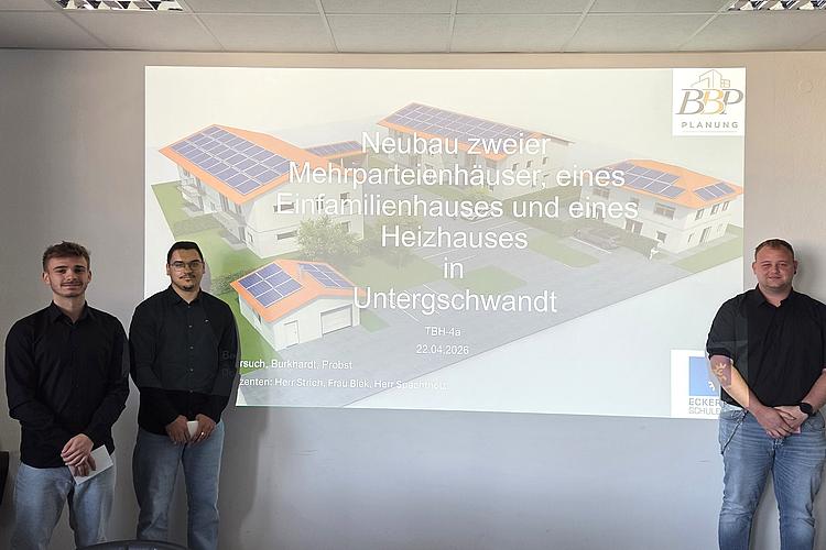 Einblicke in die Projektarbeiten angehender Bautechniker mit Präsentationen, Planzeichnungen und Visualisierungen verschiedener Bauvorhaben.