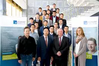 Kursstart bei den Eckert Schools International: 18 Lehrer aus Vietnam werden fit in Sachen Industriemechanik und Mechatronik. Bald schulen sie für die Vingroup junge Nachwuchsfachkräfte für Vietnams erste Automobilfabrik. Kursstart bei den Eckert Schools International: 18 Lehrer aus Vietnam werden fit in Sachen Industriemechanik und Mechatronik. Bald schulen sie für die Vingroup junge Nachwuchsfachkräfte für Vietnams erste Automobilfabrik.