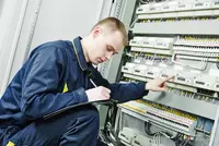 Industrieelektriker der Fachrichtung Betriebstechnik montieren elektrische Betriebsmittel und schließen sie an. Sie messen und analysieren elektrische Systeme und beurteilen deren Sicherheit. Zudem halten sie die Anlagen und Systeme instand. Industrieelektriker der Fachrichtung Betriebstechnik montieren elektrische Betriebsmittel und schließen sie an. Sie messen und analysieren elektrische Systeme und beurteilen deren Sicherheit. Zudem halten sie die Anlagen und Systeme instand.