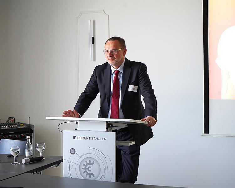 Geschäftsführer Carsten Dietrich von Appen bei der Begrüßung