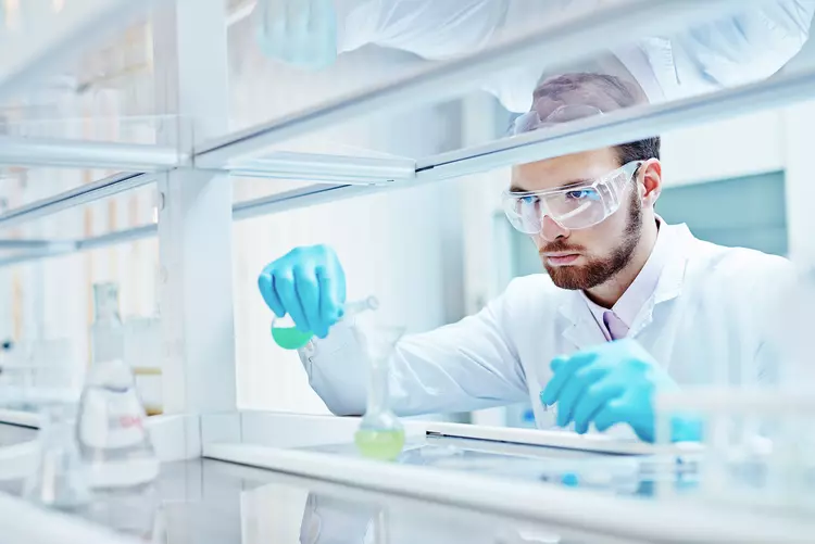 Sie gelten als „rechte Hand“ von Medizinern und tragen im Praxis- und Klinikalltag große Verantwortung: Laboratoriums- und Radiologieassistenten. Durch die neue staatliche Förderung wird diese Berufsgruppe weiter gestärkt. Sie gelten als „rechte Hand“ von Medizinern und tragen im Praxis- und Klinikalltag große Verantwortung: Laboratoriums- und Radiologieassistenten. Durch die neue staatliche Förderung wird diese Berufsgruppe weiter gestärkt.