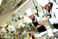 Hotelfachschule Regenstauf: Die Ausbildungsstätte vor den Toren Regensburgs ist eine der wichtigsten Talent-Schmieden für Gastronomiebetriebe in Bayern und weit darüber hinaus. Hotelfachschule Regenstauf: Die Ausbildungsstätte vor den Toren Regensburgs ist eine der wichtigsten Talent-Schmieden für Gastronomiebetriebe in Bayern und weit darüber hinaus.