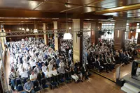 Abschlussfeier Techniker 07/2025 Blick in den Festsaal der Eckert Schulen beim Absolventenkongress 2025 mit zahlreichen Gästen und Teilnehmenden