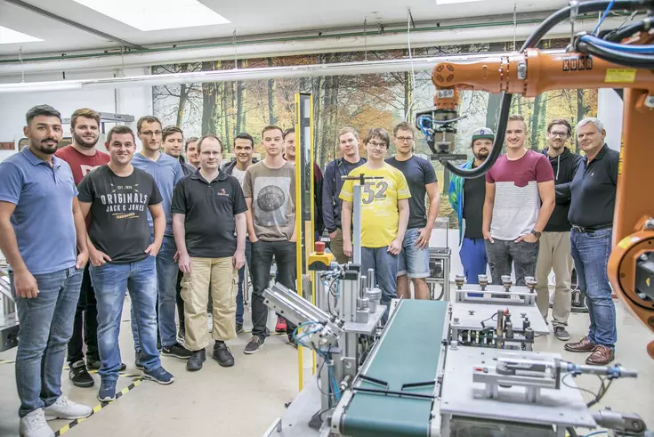 Momentan befindet sich der mittlerweile dritte Jahrgang ehemaliger Studienabbrecher im dreiwöchigen Vorpraktikum am Campus der Eckert Schulen Regenstauf - danach startet die einjährige Ausbildung zum Staatlich geprüften Industrietechnologen