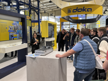 Angehende Staatlich geprüfte Techniker auf der Bauma Messe in München