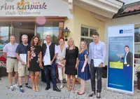 Mit einer gemeinsamen Offensive wollen Bayerwald-Hoteliers und die einzige Hotelfachschule Ostbayerns in Regenstauf, die Eckert-Hotelfachschule bei Regensburg, künftig in enger Abstimmung neue Wege suchen, um den Fachkräftemangel in Gastronomie und Hotell Mit einer gemeinsamen Offensive wollen Bayerwald-Hoteliers und die einzige Hotelfachschule Ostbayerns in Regenstauf, die Eckert-Hotelfachschule bei Regensburg, künftig in enger Abstimmung neue Wege suchen, um den Fachkräftemangel in Gastronomie und Hotellerie gemeinsam zu lindern. Foto: Eckert Schulen