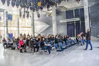 Dipl.-Soz Päd. Tobias Ostermeier begeisterte mit seinem Vortrag „Vorbereitet sein auf Unvorbereitetes – Mit Selbstvertrauen und positiver Stimmung Bewerbungsgespräche meistern“ Dipl.-Soz Päd. Tobias Ostermeier begeisterte mit seinem Vortrag „Vorbereitet sein auf Unvorbereitetes – Mit Selbstvertrauen und positiver Stimmung Bewerbungsgespräche meistern“
