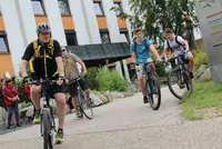 Das Sportfest 2018 der Eckert Schulen am Campus Regenstauf bot erneut eine große Vielfalt - so ging eine Gruppe auf Radtour nach Regensburg Das Sportfest 2018 der Eckert Schulen am Campus Regenstauf bot erneut eine große Vielfalt - so ging eine Gruppe auf Radtour nach Regensburg