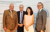 (V.l.n.r.) Dr. Hartmut Schwab (Präsident der Steuerberaterkammer München), Dr. Roland Jüptner (Präsident des Bayerischen Landesamtes für Steuern), Margit Sterl, Peter Geirhos (Vorsitzender des Ausschusses für Steuerfachangestelltenprüfung)