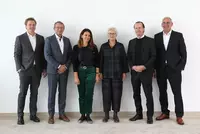 Das Erfolgsteam der Eckert Schulen - Alexander Eckert Freiherr von Waldenfels, Vorstandsvorsitzender (2.v.r.) mit den Vorständen Michael Weinelt, Stephan Koller und Alexander Schubert (v.l.n.r.), Andrea Radlbeck, Leitung Unternehmenskommunikation und Mark Das Erfolgsteam der Eckert Schulen - Alexander Eckert Freiherr von Waldenfels, Vorstandsvorsitzender (2.v.r.) mit den Vorständen Michael Weinelt, Stephan Koller und Alexander Schubert (v.l.n.r.), Andrea Radlbeck, Leitung Unternehmenskommunikation und Marketing (3.v.l.) und Gerlinde Hagedorn-Lohr, vom zentralen Qualitätsmanagement (3.v.r.).
