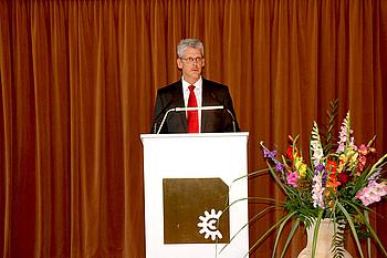 Markus-Johannes Zimmermann, Geschäftsführer der Dr. Robert Eckert Akademie, bei seiner Ansprache