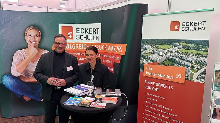 Jens Mohr, Geschäftsführer des Berufsförderungswerks Eckert, zusammen mit Andrea Radlbeck, Geschäftsbereichsleitung Marketing, Aus- und Weiterbildungsberatung und Unternehmenskommunikation an den Eckert Schulen. Foto: Eckert Schulen.
