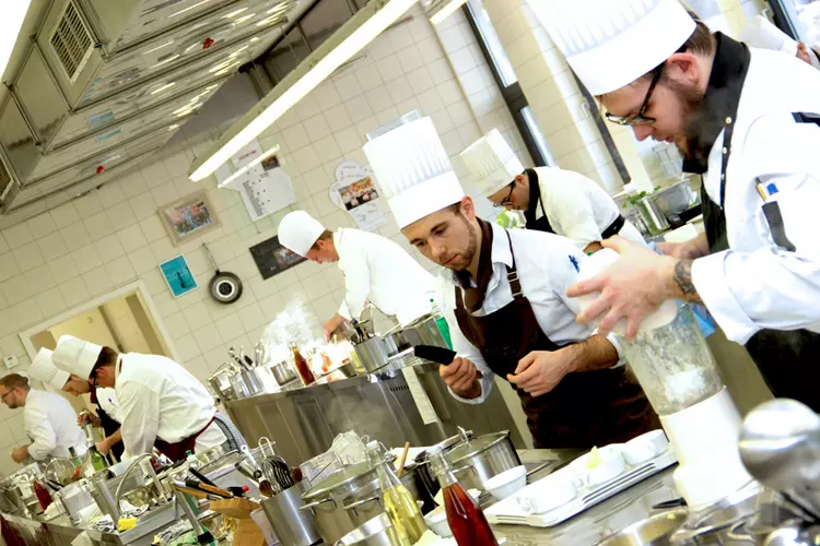 Jetzt informieren: Mit den Weiterbildung zum Hotelmeister IHK und Küchenmeister IHK bieten die Eckert Schulen zum Oktober 2019 attraktive Aufstiegsfortbildungen für eine bessere berufliche Zukunft in den Bereiche Hotellerie und Gastronomie Jetzt informieren: Mit den Weiterbildung zum Hotelmeister IHK und Küchenmeister IHK bieten die Eckert Schulen zum Oktober 2019 attraktive Aufstiegsfortbildungen für eine bessere berufliche Zukunft in den Bereiche Hotellerie und Gastronomie