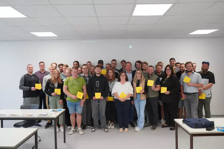 Eckert Schulen, Weiterbildung, Seminar, Projektplanung, Abschlussfoto, Zertifikatsübergabe, Teamarbeit, Networking