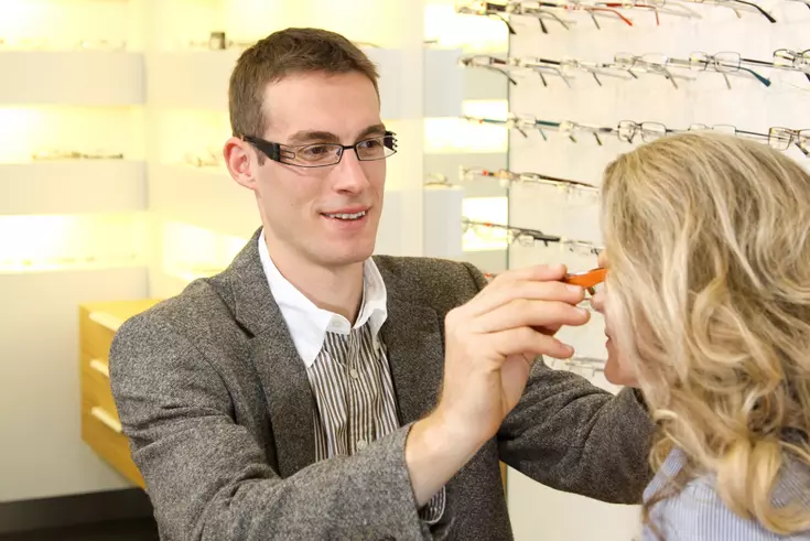 Fachkraft Verkäufer in der Augenoptik: Zur Info-Veranstaltung am Dienstag (04. April 2017) im Jobcenter Dortmund stellen die Eckert Schulen NRW eine Weiterbildung mit besten Perspektiven vor. Fachkraft Verkäufer in der Augenoptik: Zur Info-Veranstaltung am Dienstag (04. April 2017) im Jobcenter Dortmund stellen die Eckert Schulen NRW eine Weiterbildung mit besten Perspektiven vor.