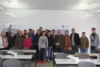Markus-Johannes Zimmermann (Geschäftsführer der Dr. Robert Eckert Akademie, 2.v.l) und Gerald Saule (Head of Vocational Training bei den Eckert Schools International, 5.v.r.) hießen die Flüchtlinge aus Syrien und dem Irak herzlich am Campus in Regenstauf Markus-Johannes Zimmermann (Geschäftsführer der Dr. Robert Eckert Akademie, 2.v.l) und Gerald Saule (Head of Vocational Training bei den Eckert Schools International, 5.v.r.) hießen die Flüchtlinge aus Syrien und dem Irak herzlich am Campus in Regenstauf willkommen.