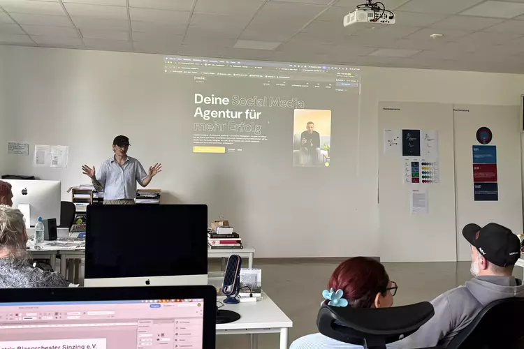 Vortrag zur Firma Media Renner, vorgetragen von einem ehemaligem BFW Schüler.