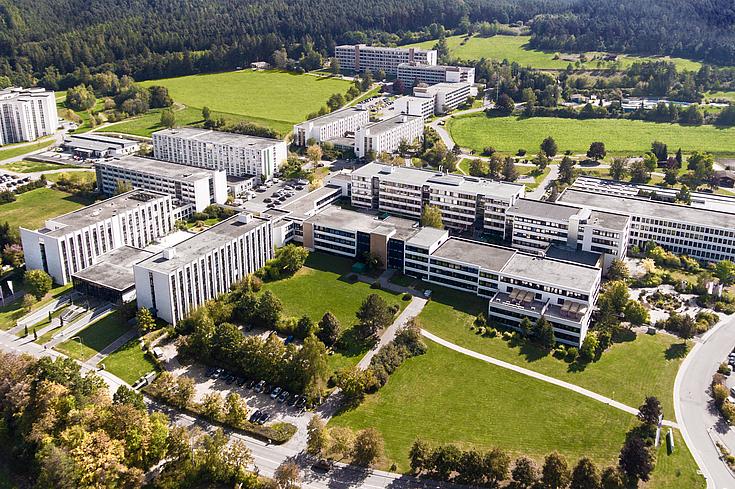 Mehr als 1.300 Fernstudenten haben in Regenstauf seit der Gründung des Studienzentrums einen akademischen Abschluss erworben. Foto: Eckert Schulen