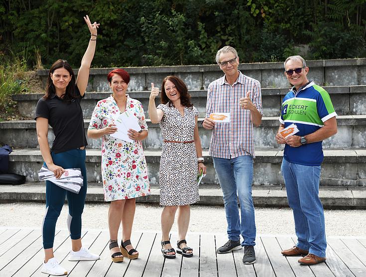 Die Teamcoaches (von links nach rechts): Lavinia Albescu (Team NEW), Andrea Kurz (Team ELD), Erika Dani (TEAM MA), Markus Kerscher (Team BIT) und und Reinhold Rieger (Team HEAVY). (Foto: Eckert Schulen)