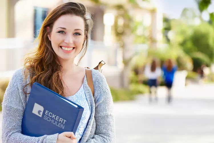 Berufsbegleitend studieren? Was in Zeiten lebenslangen Lernens nach und nach heute an vielen Hochschulen zunehmend nachgefragt wird, leben die Eckert Schulen schon seit 15 Jahren. Foto: Shutterstock Berufsbegleitend studieren? Was in Zeiten lebenslangen Lernens nach und nach heute an vielen Hochschulen zunehmend nachgefragt wird, leben die Eckert Schulen schon seit 15 Jahren. Foto: Shutterstock