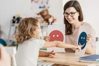 Der DIPLOMA Bachelor of Arts (B.A.) Soziale Arbeit am Studienzentrum in Regenstauf bereitet Studenten optimal auf die unterschiedlichen Einsatzgebiete in der Sozialen Arbeit vor. (Foto: Shutterstock) Der DIPLOMA Bachelor of Arts (B.A.) Soziale Arbeit am Studienzentrum in Regenstauf bereitet Studenten optimal auf die unterschiedlichen Einsatzgebiete in der Sozialen Arbeit vor. (Foto: Shutterstock)