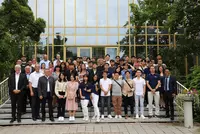 43 vietnamesische Jugendliche absolvieren von Mai bis August 2022 einen Vorbereitungskurs (Deutschsprachkurs B1) an der Dr. Eckert Akademie bzw. den Eckert Schools International. Im September machen sie sich dann auf den Weg in ihre Ausbildungsstellen: al 43 vietnamesische Jugendliche absolvieren von Mai bis August 2022 einen Vorbereitungskurs (Deutschsprachkurs B1) an der Dr. Eckert Akademie bzw. den Eckert Schools International. Im September machen sie sich dann auf den Weg in ihre Ausbildungsstellen: alles bayerische Hotel- und Gastronomiebetriebe. (Foto: Eckert Schulen)