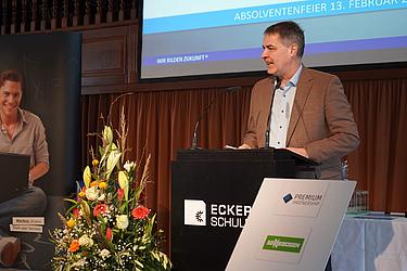 Bürgermeister Josef Schindler bei der Absolventenfeier 2026 der Eckert Schulen