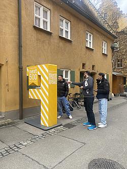 BAMF-Sprachkursteilnehmer der Eckert Schulen Augsburg bei einer Exkursion bzw. Stadt Rallye