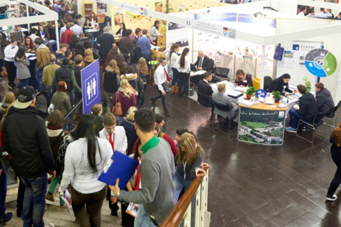 Prominent platziert kam kaum ein Besucher am Messestand der Eckert-Übungsfirma vorbei. Prominent platziert kam kaum ein Besucher am Messestand der Eckert-Übungsfirma vorbei.
