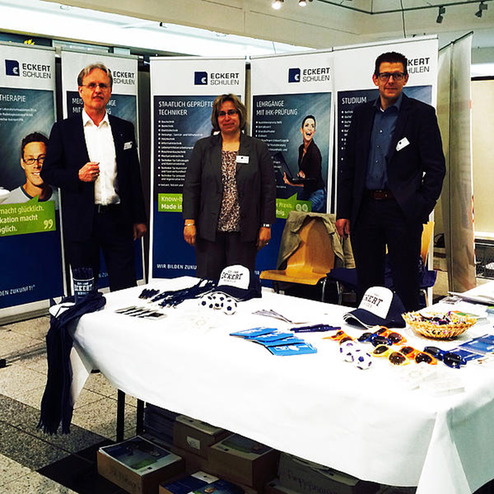 Das Messe-Team der Eckert Schulen freut sich auf zahlreiche Fragen rund um Ausbildung, Weiterbildung oder berufliche Rehabilitation. Das Messe-Team der Eckert Schulen freut sich auf zahlreiche Fragen rund um Ausbildung, Weiterbildung oder berufliche Rehabilitation.