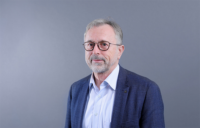 Friedrich Reiner (Geschäftsführer des Berufsförderungswerks Eckert) zeigt im Interview auf, wie das Distance-Learning für die beruflichen Rehabilitanden aktuell funktioniert und wie auch die Betreuung durch die Fachdienste aus der Ferne gelingt. Friedrich Reiner (Geschäftsführer des Berufsförderungswerks Eckert) zeigt im Interview auf, wie das Distance-Learning für die beruflichen Rehabilitanden aktuell funktioniert und wie auch die Betreuung durch die Fachdienste aus der Ferne gelingt.